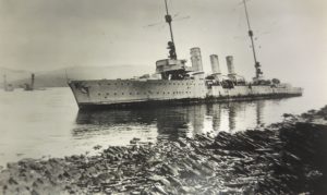 Nurnberg aground at Cava. Hindenburg in background. L 7330/2. 941.09 B